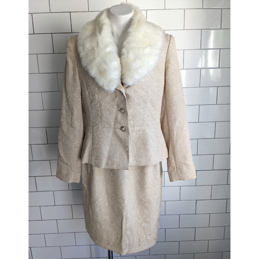 Amanda Smith Vintage Jacquard Cream Suit with Faux Fur Collar Sz 12